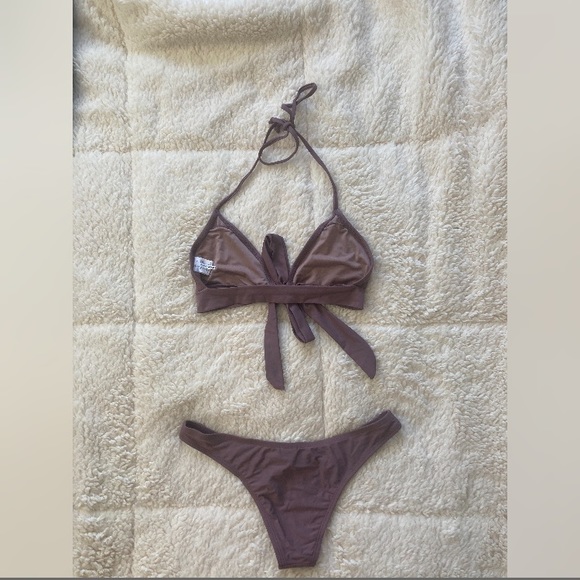 Bikini - Picture 2 of 2